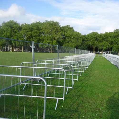 queue steel crowd control pedestrian wall barricades barrier